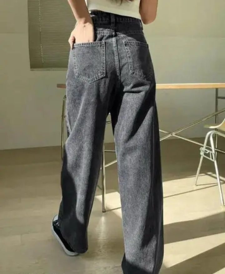 "Effortless Comfort: Women's Oversized Jeans for the Bold and Stylish"