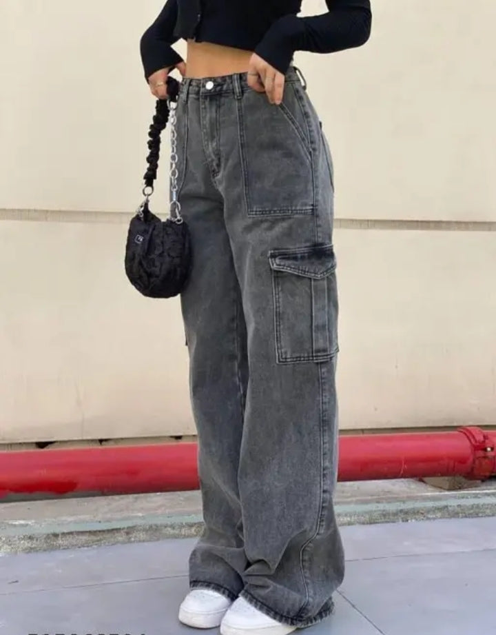 "Effortless Cool: Oversized Jeans for Girls"