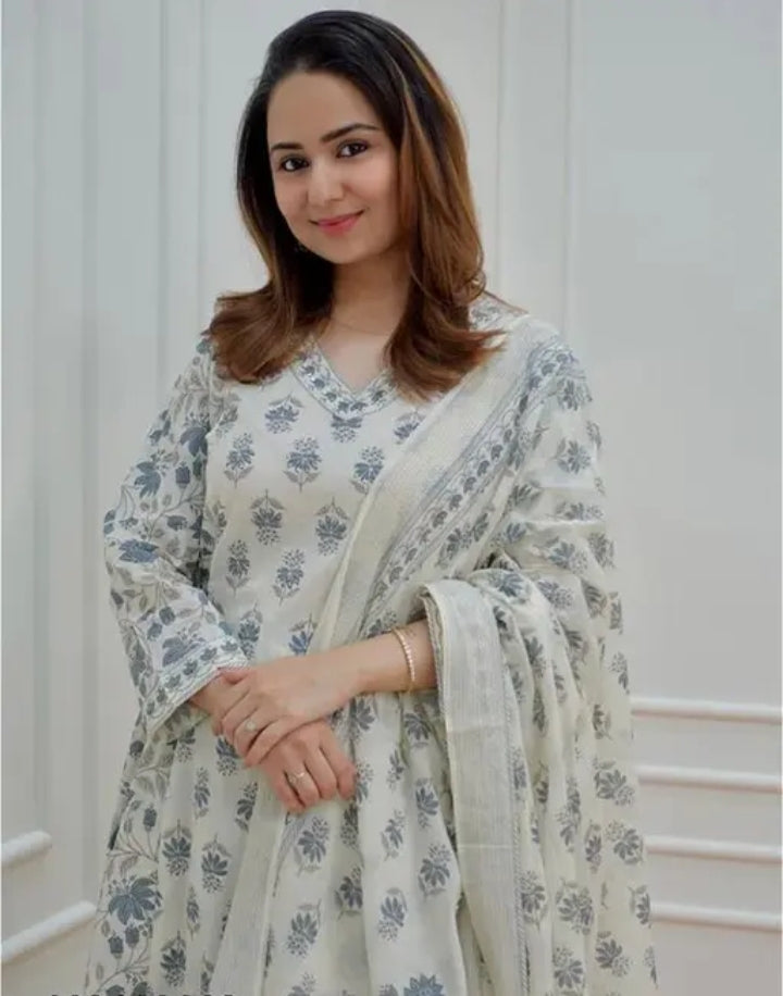 Elegant Women’s Kurta, Pant & Dupatta Set