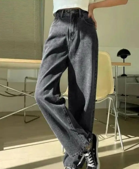 "Effortless Comfort: Women's Oversized Jeans for the Bold and Stylish"